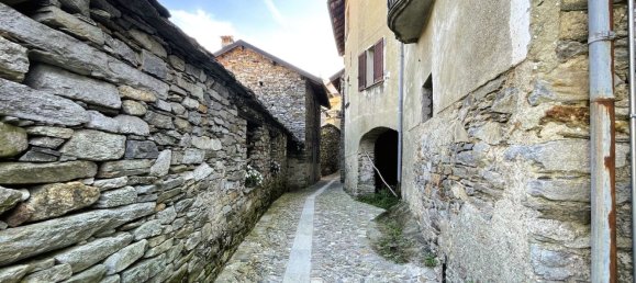 5 rooms House in Trarego Viggiona, Italy No. 147521 3