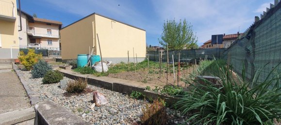 Квартира с 4 комнатами в Биелла, Италия № 213607 3