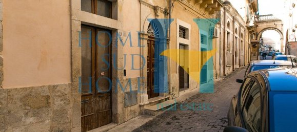 Apartamento de 5 dormitorios en Noto, Italy No. 87300 19