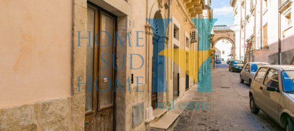 Apartamento de 5 dormitorios en Noto, Italy No. 87300 20