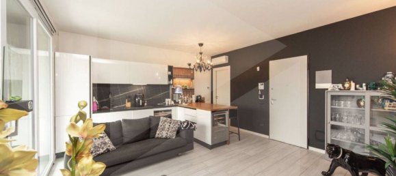 3 rooms Apartment in Monza, Italy No. 31394 33