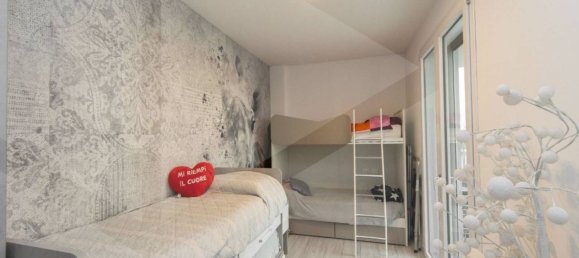 3 rooms Apartment in Monza, Italy No. 31394 31