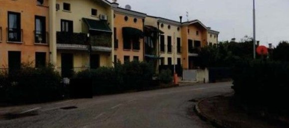 6-salle Appartement à Chiarano, Italy No. 206411 3