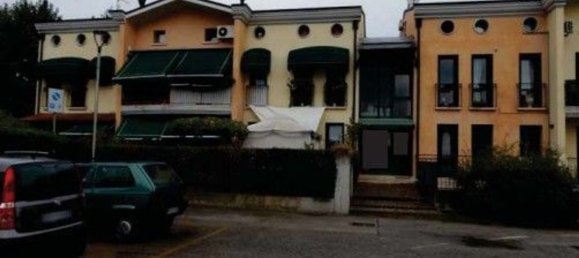 6-salle Appartement à Chiarano, Italy No. 206411 2