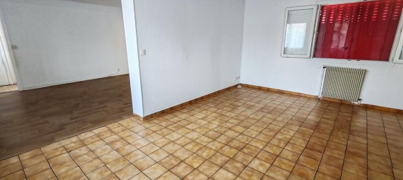 5 bedrooms House in Dreux, France No. 76009 8