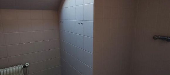 5 bedrooms House in Dreux, France No. 76009 3