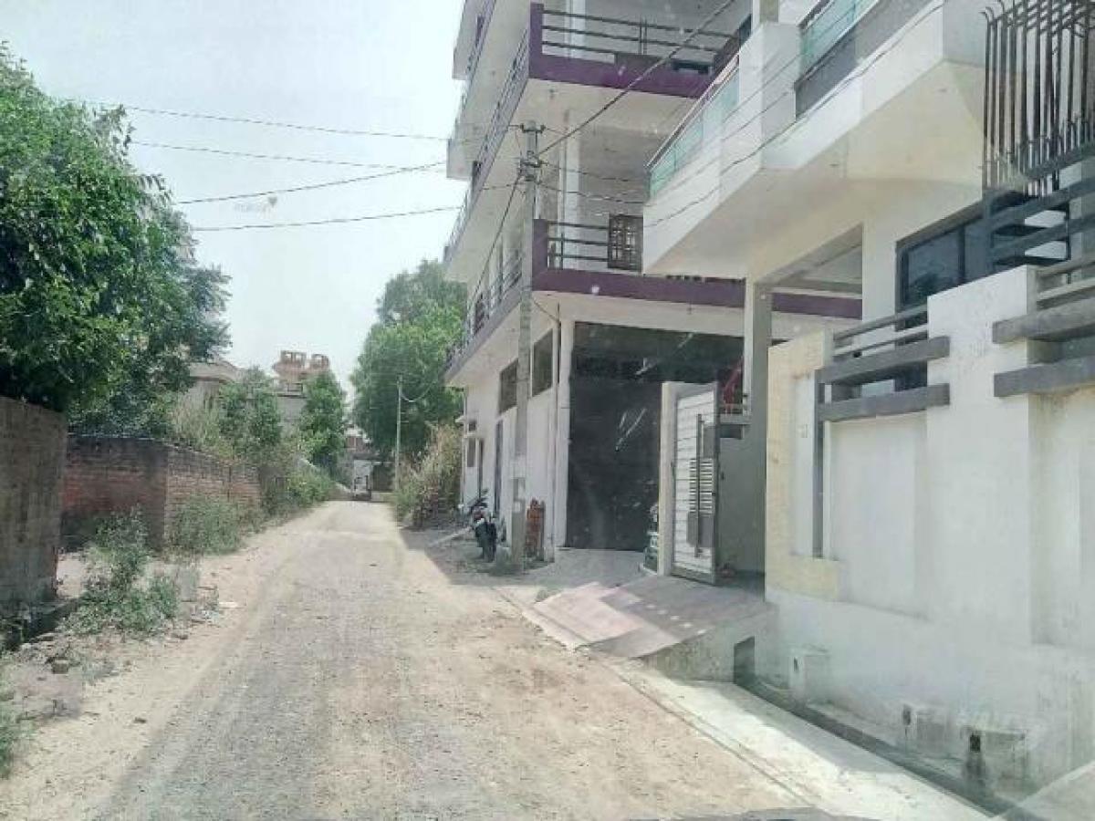  Land in Lucknow, India No. 33236