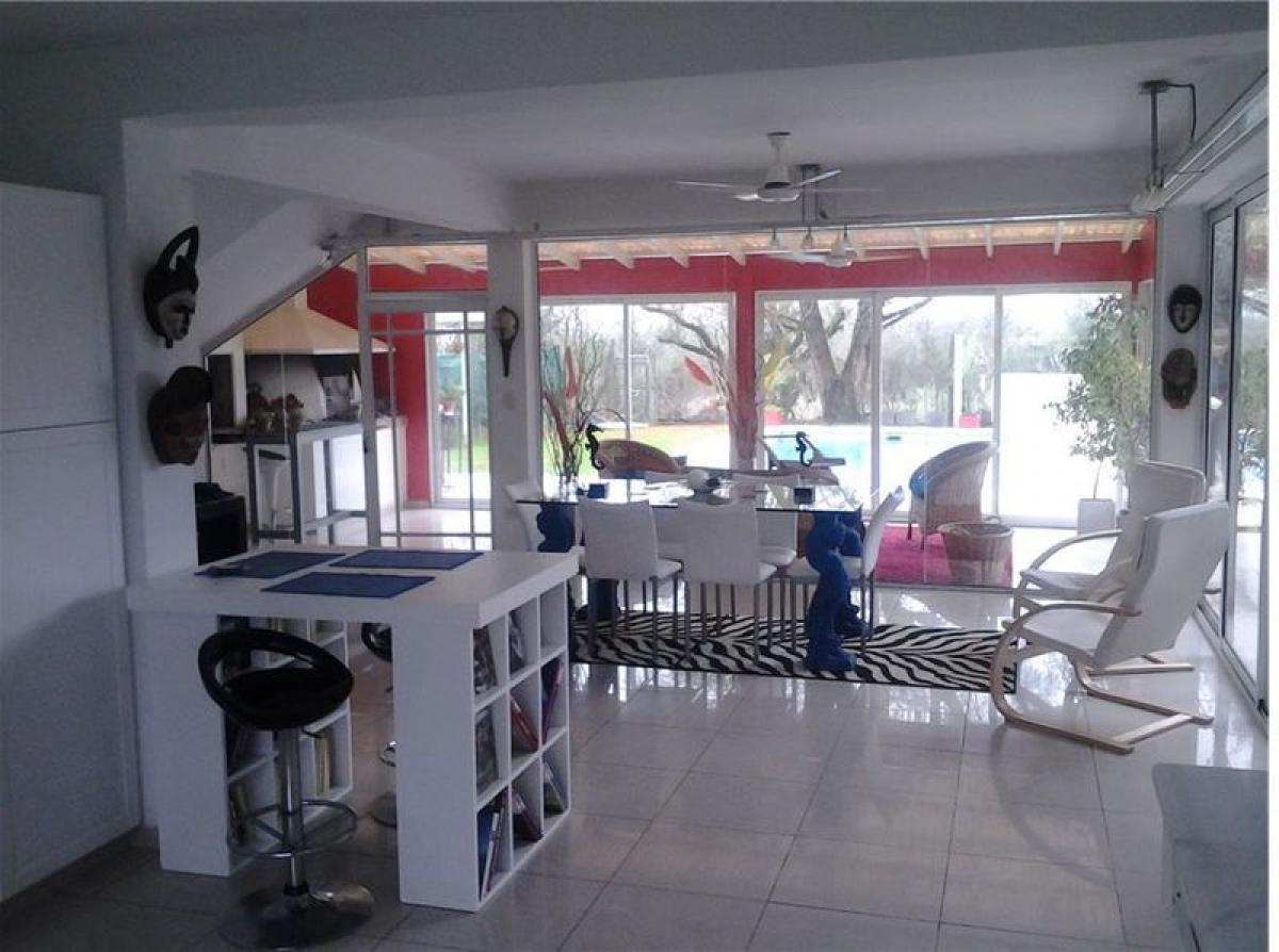 2 bedrooms House in Escobar, Argentina No. 82200