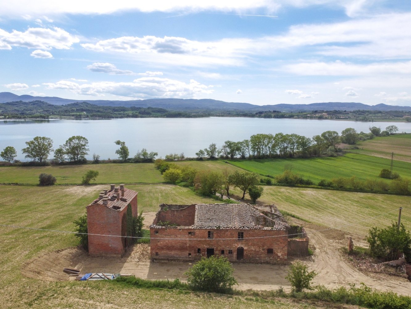 5 bedrooms House in Castiglione del Lago, Italy No. 58738