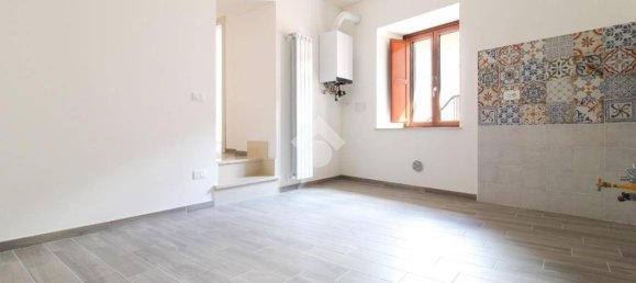 Apartamento de 2 dormitorios en L'Aquila, Italy No. 39760 15