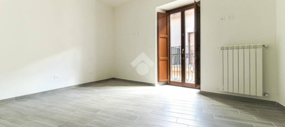 Apartamento de 2 dormitorios en L'Aquila, Italy No. 39760 18