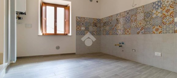 Apartamento de 2 dormitorios en L'Aquila, Italy No. 39760 14
