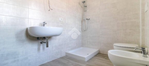Apartamento de 2 dormitorios en L'Aquila, Italy No. 39760 3