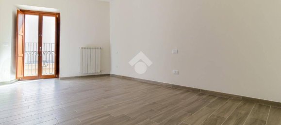 Apartamento de 2 dormitorios en L'Aquila, Italy No. 39760 10