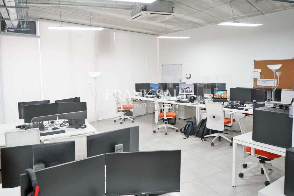 Офис 450м² в Сент-Джулианс, Мальта № 11955