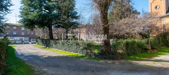 6 bedrooms House in Cavriago, Italy No. 10855 14