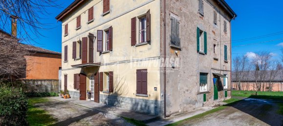 6 bedrooms House in Cavriago, Italy No. 10855 13