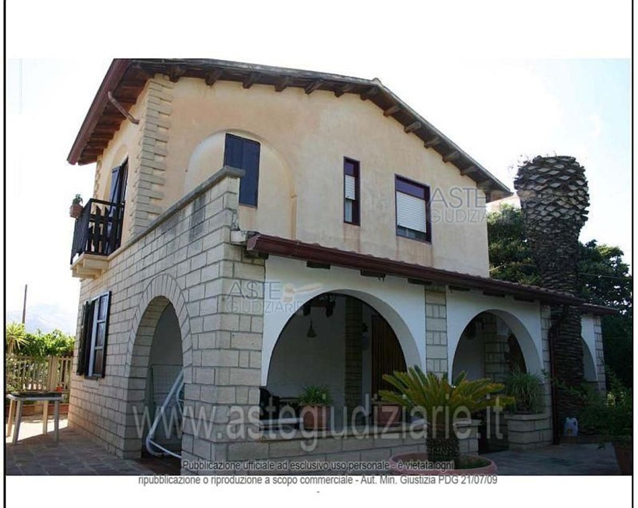 Вилла с 5 комнатами в Бурджо, Италия № 298687