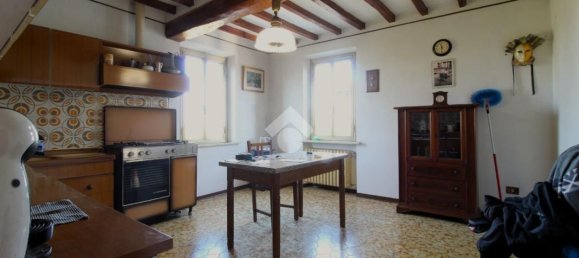 Дом с 6 комнатами в Реджо Эмилия, Италия № 8059 7