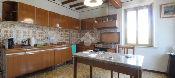 Дом с 6 комнатами в Реджо Эмилия, Италия № 8059 8