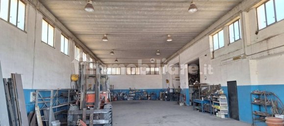 Склад 685м² в Битонто, Италия № 314699 9