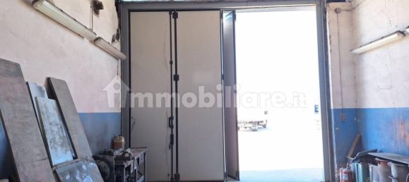 Склад 685м² в Битонто, Италия № 314699 10