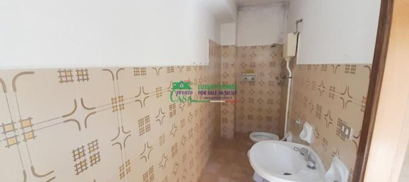 Studio in Ragusa, Italy No. 152307 4