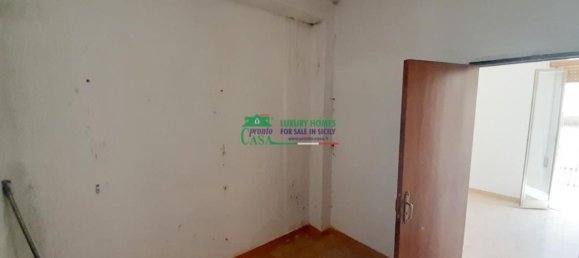 Studio in Ragusa, Italy No. 152307 8