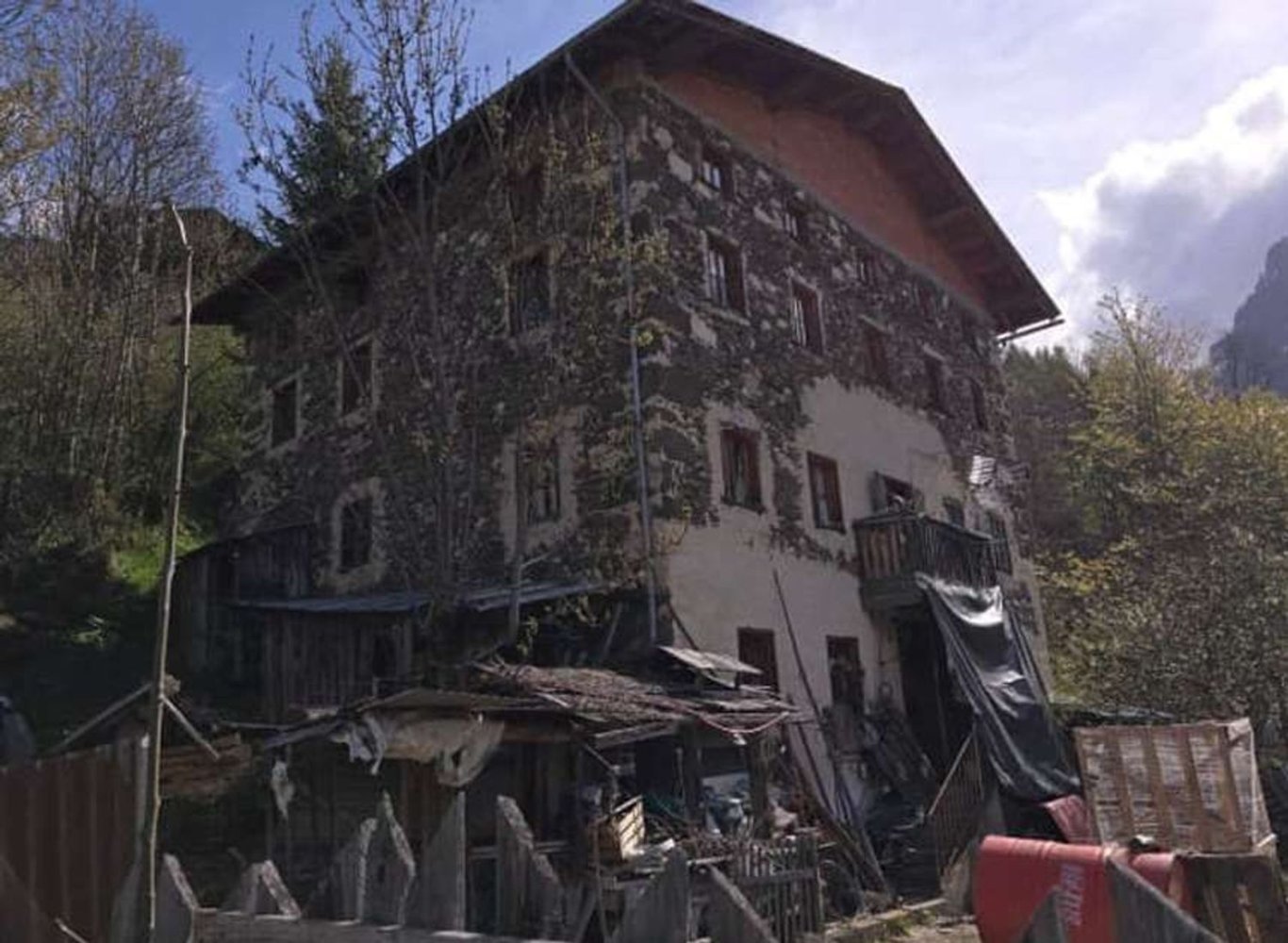 12 rooms House in Alleghe, Italy No. 287619