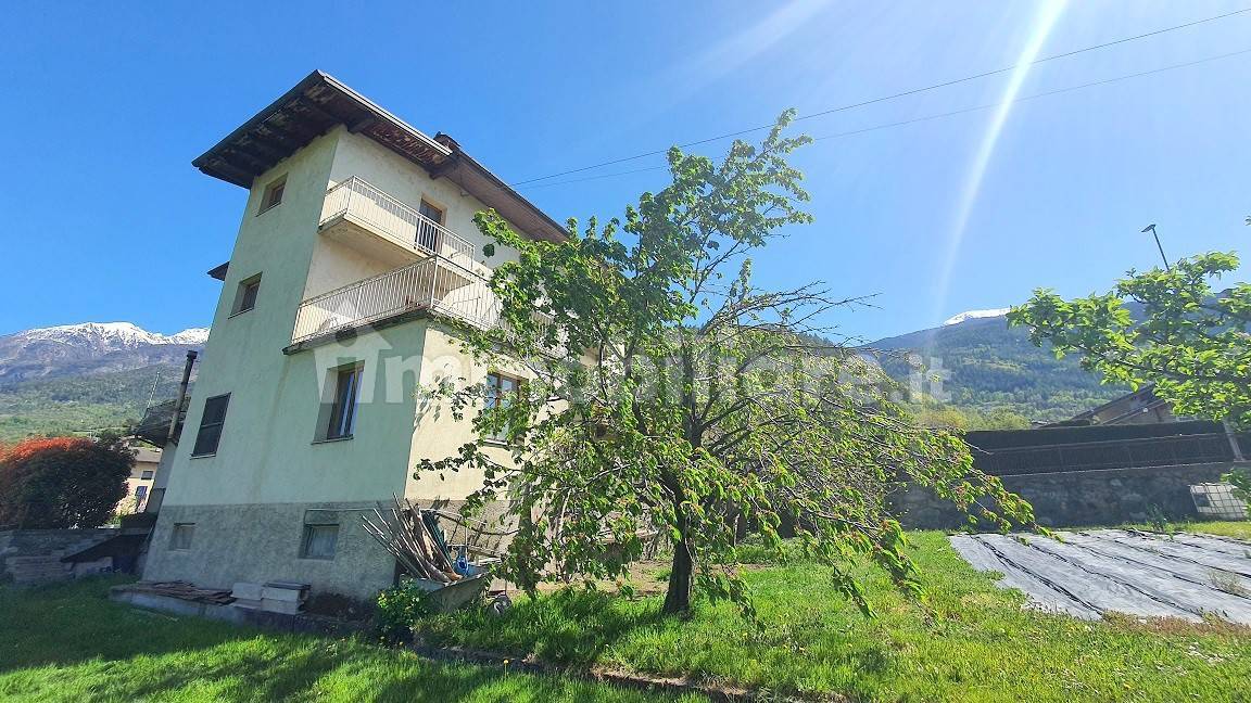 Casa de 5 dormitorios en Gressan, Italy No. 172410