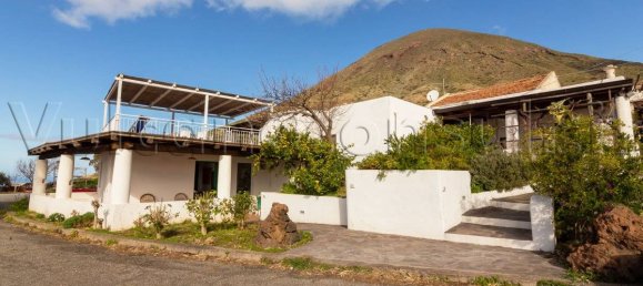 3 bedrooms Villa in Leni, Italy No. 188487 2