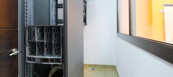 200m² Office in Zaragoza, Spain No. 67602 5