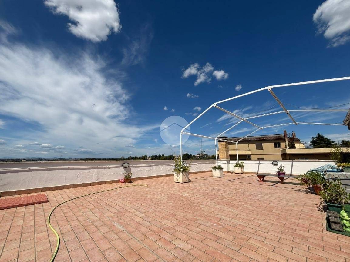 Apartamento de 4 dormitorios en Rome, Italy No. 284636