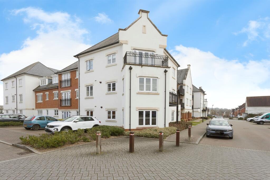 2 bedrooms Apartment in Horsham, United Kingdom No. 6280