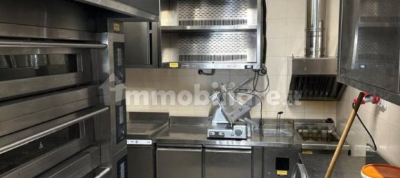 2 rooms Commercial property in Rome, Italy No. 350354 9