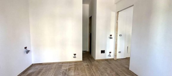 2 rooms Apartment in Rome, Italy No. 28805 9