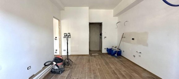 2 rooms Apartment in Rome, Italy No. 28805 7