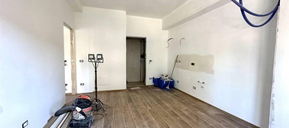 2 rooms Apartment in Rome, Italy No. 28805 6