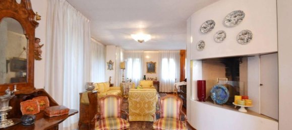 5 bedrooms Villa in Villorba, Italy No. 107533 2