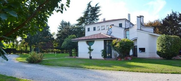 5 bedrooms Villa in Villorba, Italy No. 107533 11