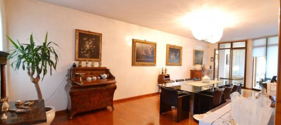 5 bedrooms Villa in Villorba, Italy No. 107533 8
