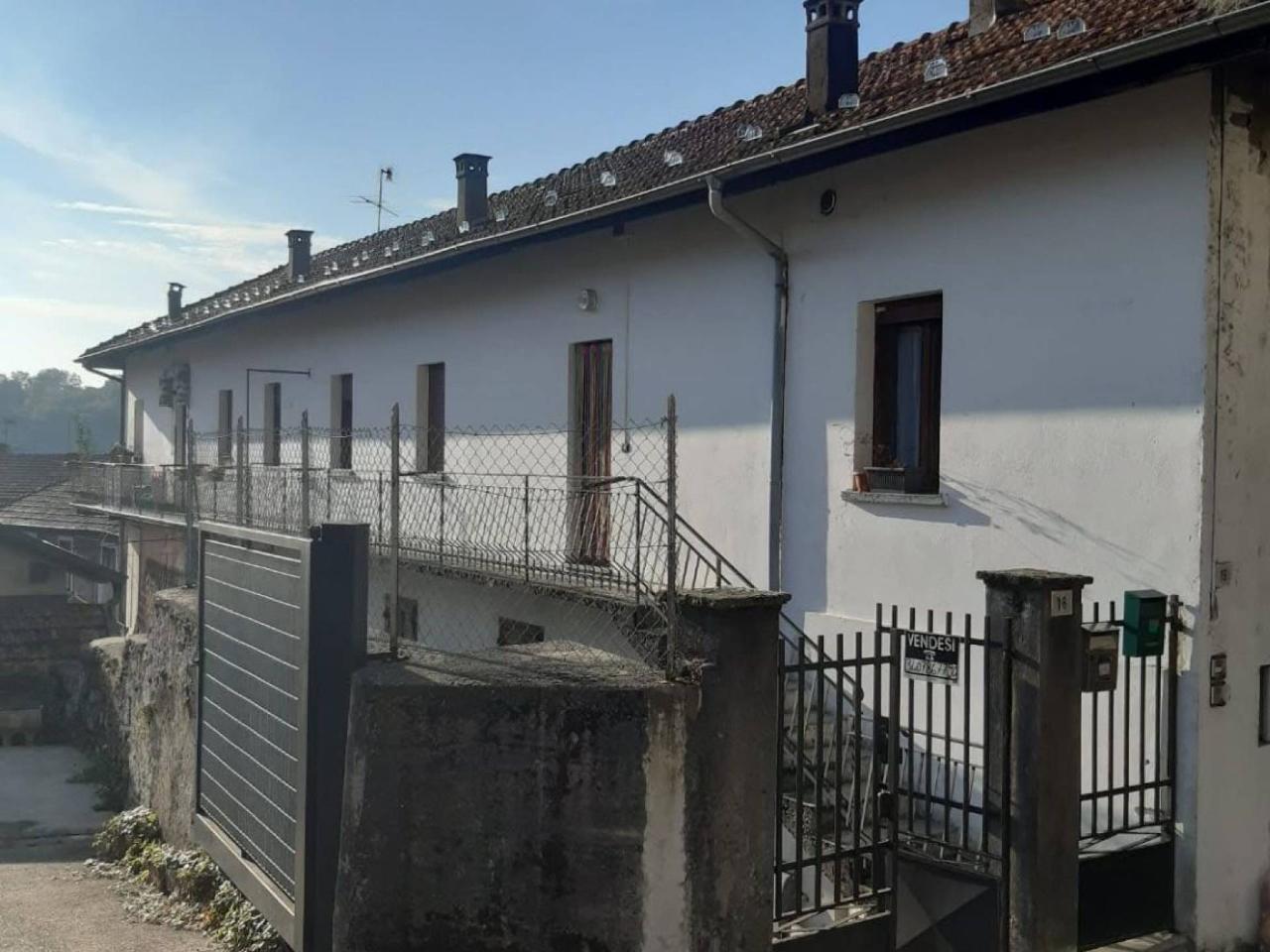 4 rooms Apartment in Omegna, Italy No. 154270