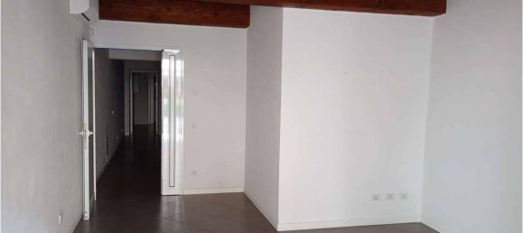 2 rooms Office in Fidenza, Italy No. 74106 3