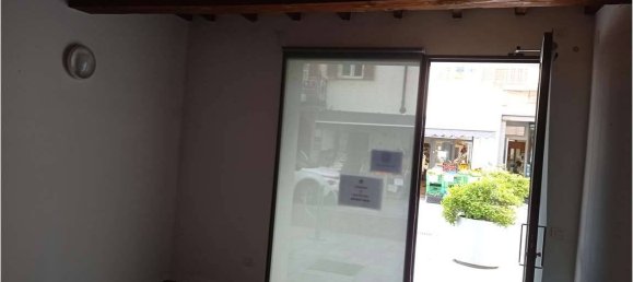 2 rooms Office in Fidenza, Italy No. 74106 2