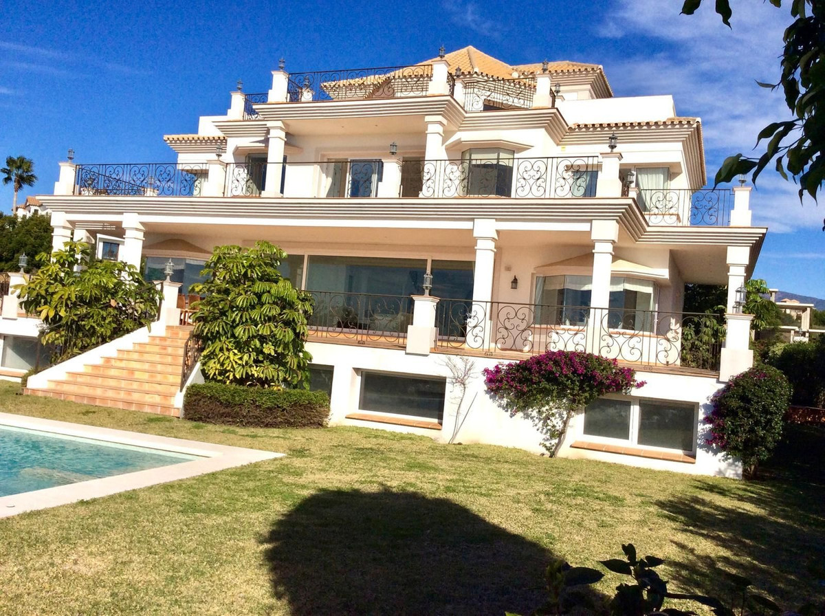 7 bedrooms Apartment in Malaga, Spain No. 268581