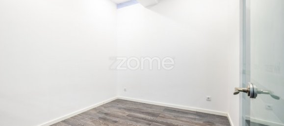 Коммерческая недвижимость 1000м² в Порту, Португалия № 15861 2