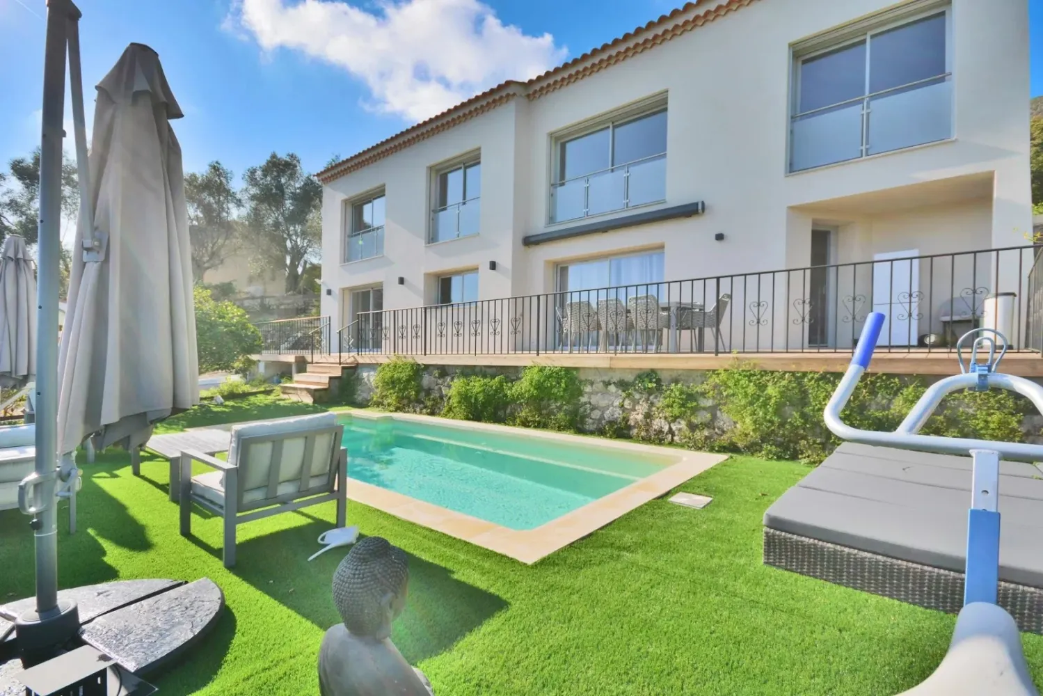 5 bedrooms Villa in Cannes, France No. 324729