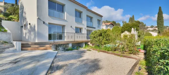 5 bedrooms Villa in Cannes, France No. 324729 3