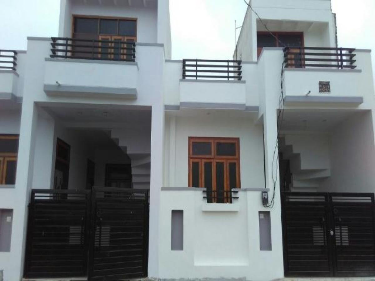 2 bedrooms House in Lucknow, India No. 15396