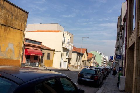 242m² Commercial property in Vila Nova de Gaia, Portugal No. 261665